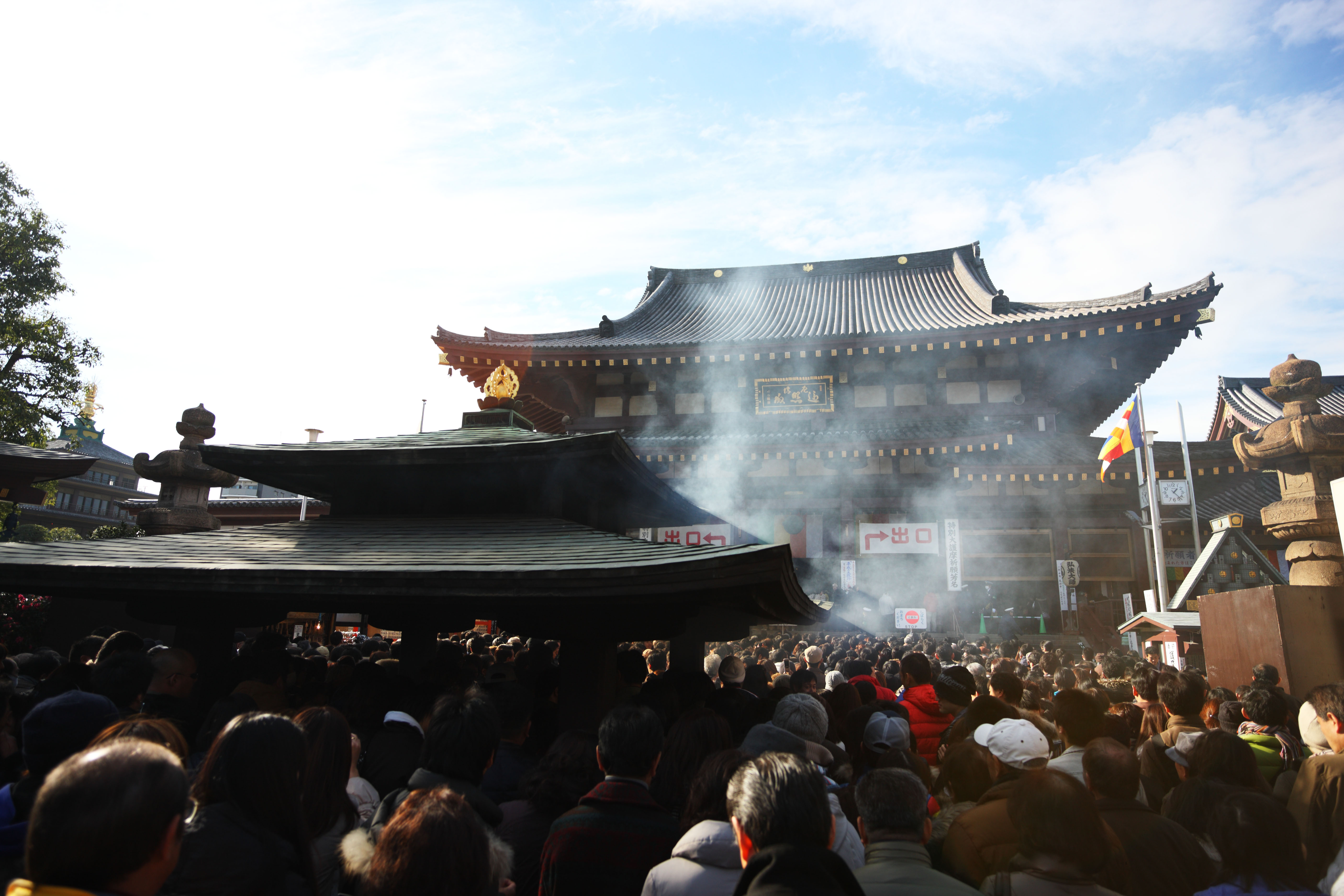 Foto, materiell, befreit, Landschaft, Bild, hat Foto auf Lager,Kawasakidaishi Omoto-Tempel, Neujahr besucht zu einem schintoistischen Schrein, Verehrer, Groartiger Stau, Die Haube des Chrysanthemenmusters