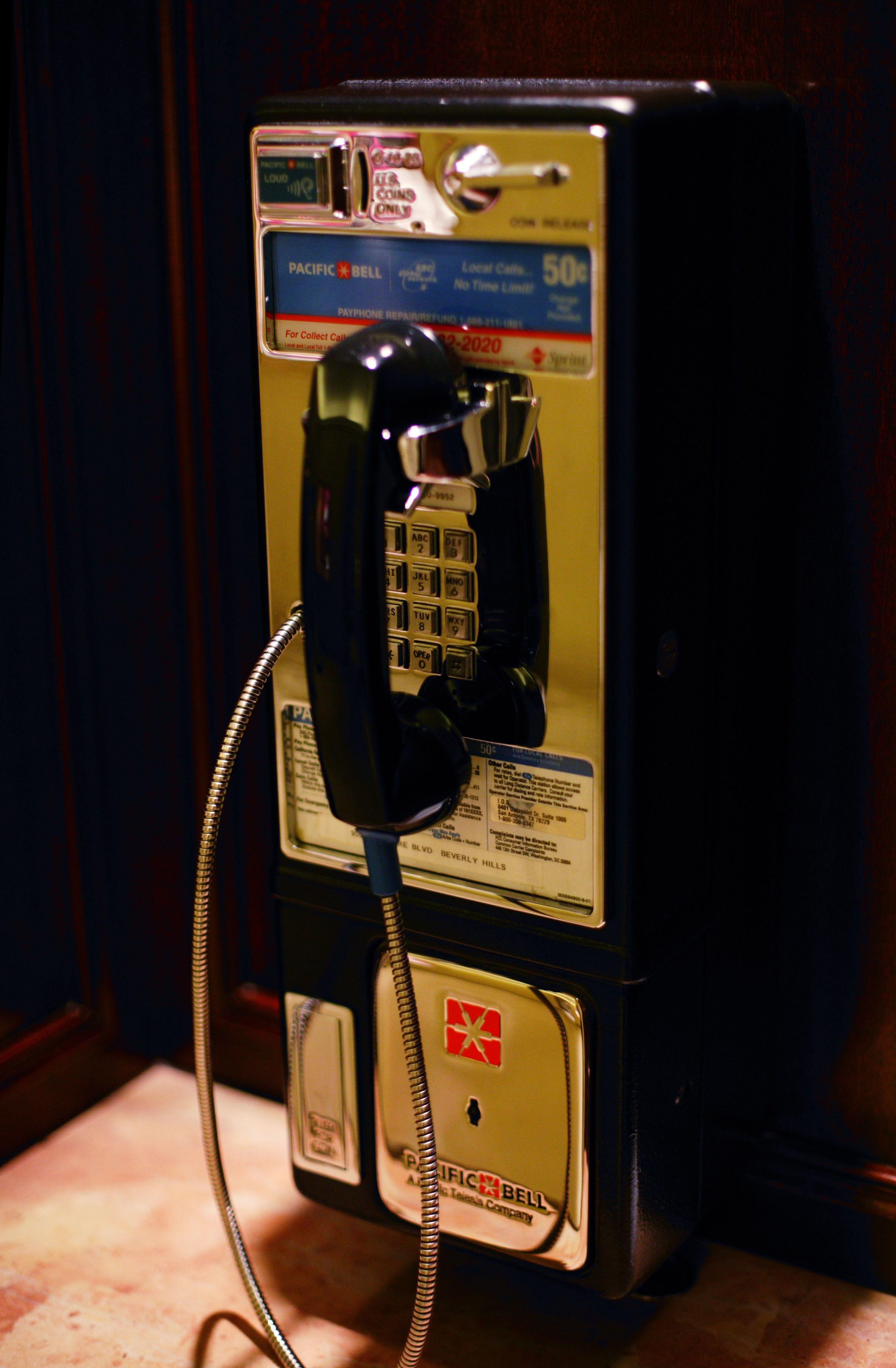 photo,material,free,landscape,picture,stock photo,Creative Commons,Pay phone, telephone, , pay phone, telephone set