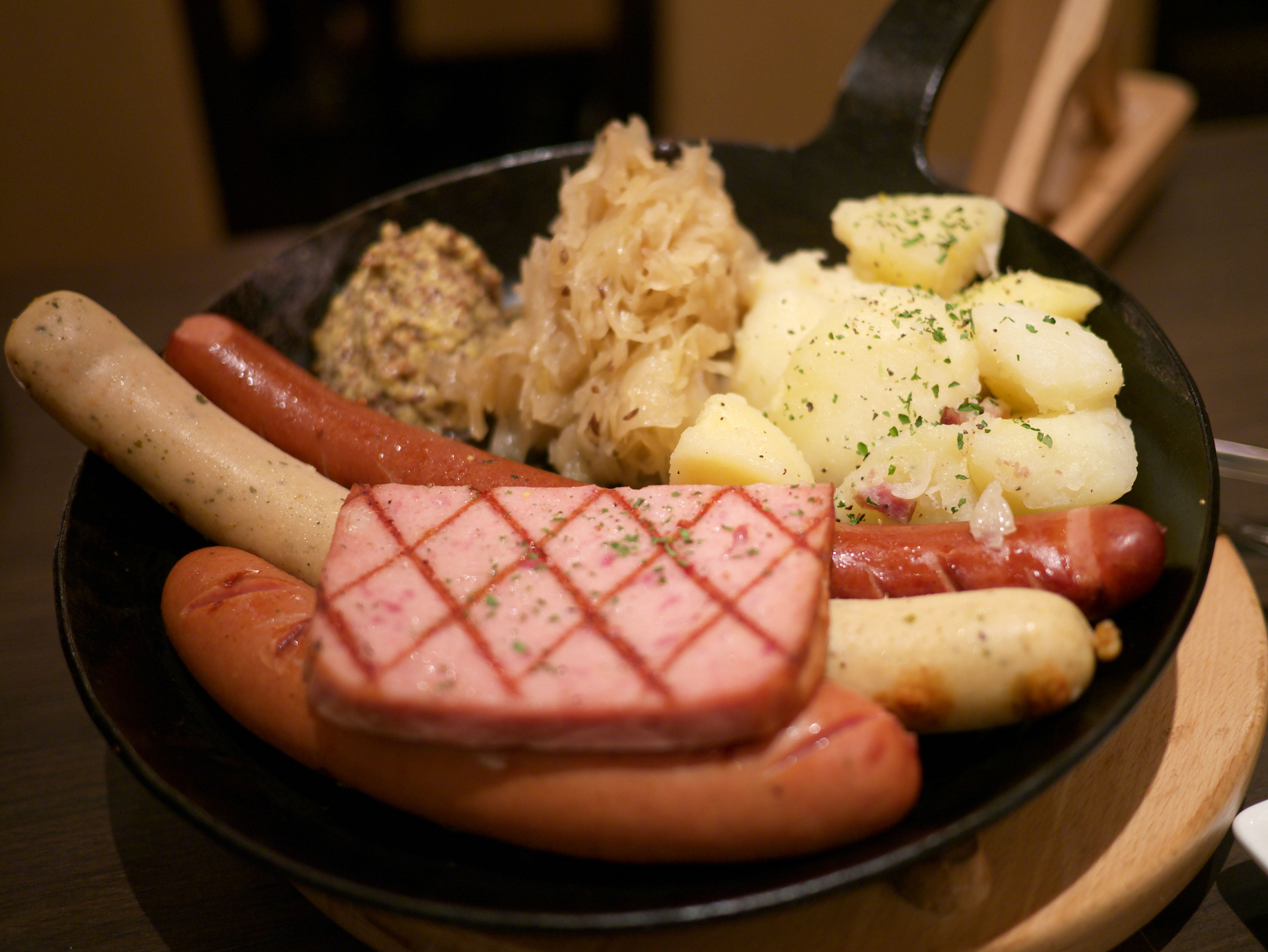 photo,material,free,landscape,picture,stock photo,Creative Commons,Sausage Platter, , , , 