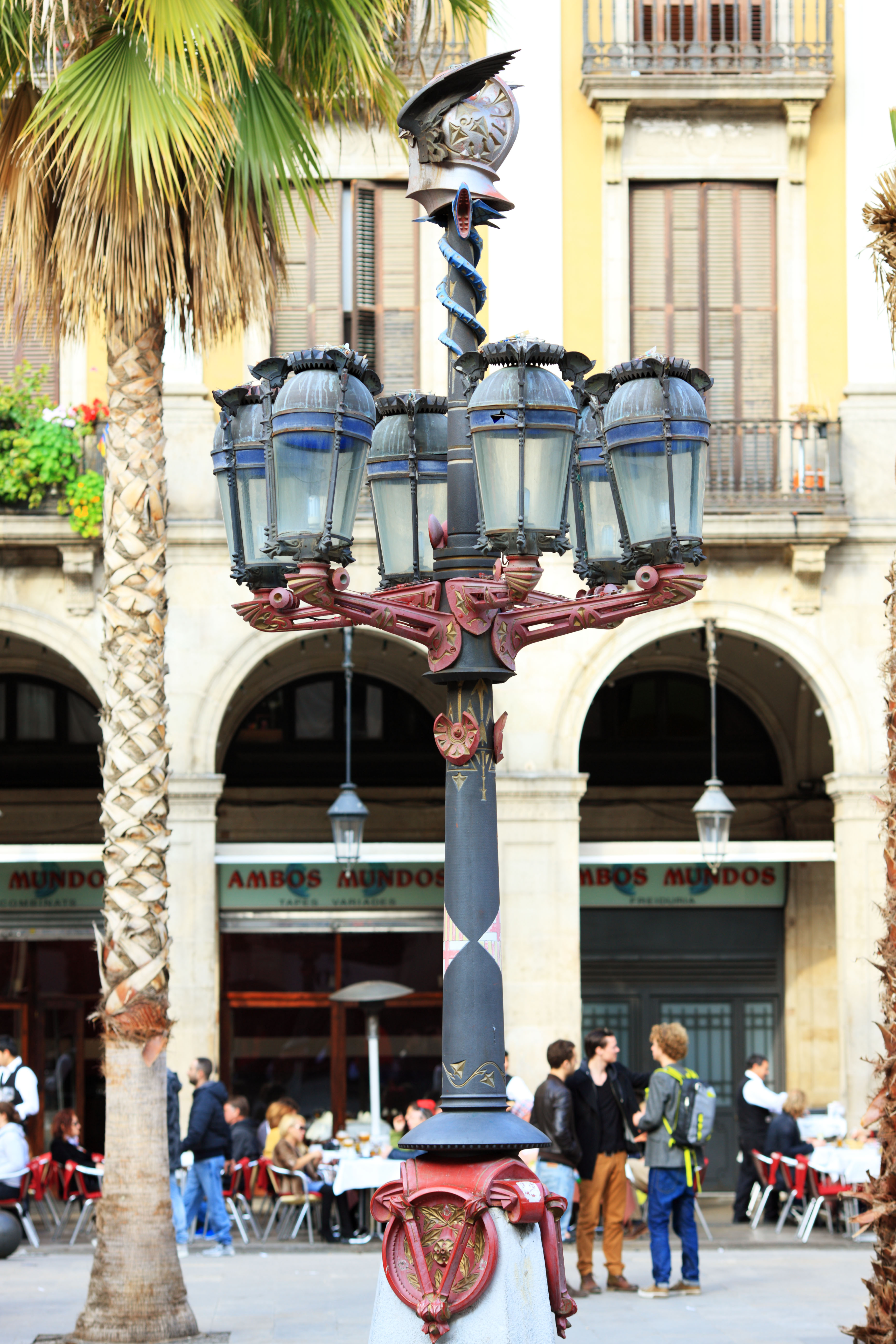 photo,material,free,landscape,picture,stock photo,Creative Commons,The Gaudi Streetlight, , , , 