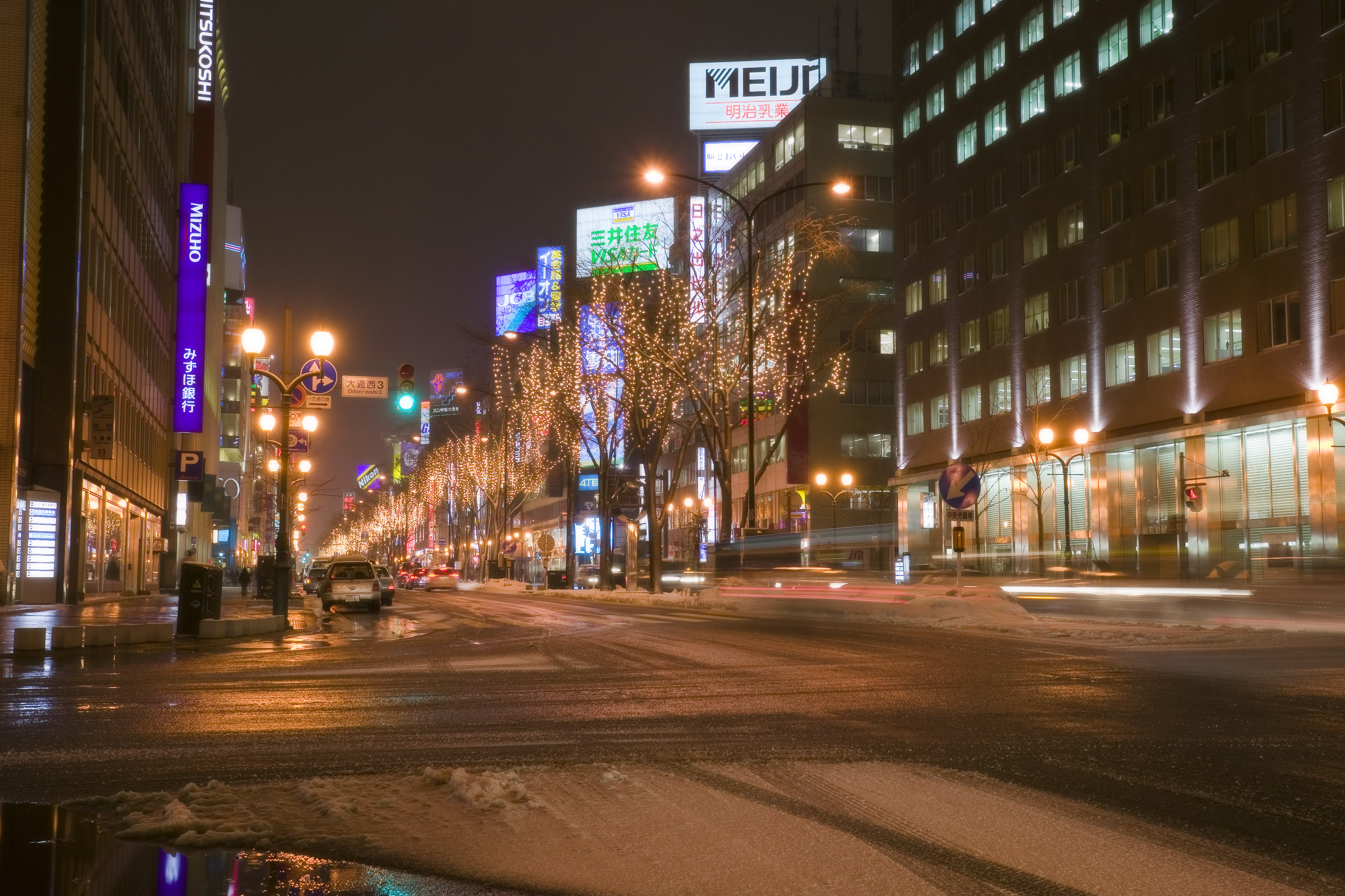 photo,material,free,landscape,picture,stock photo,Creative Commons,Sapporo night view, snow-covered road, roadside tree, road at night, Tail lamp