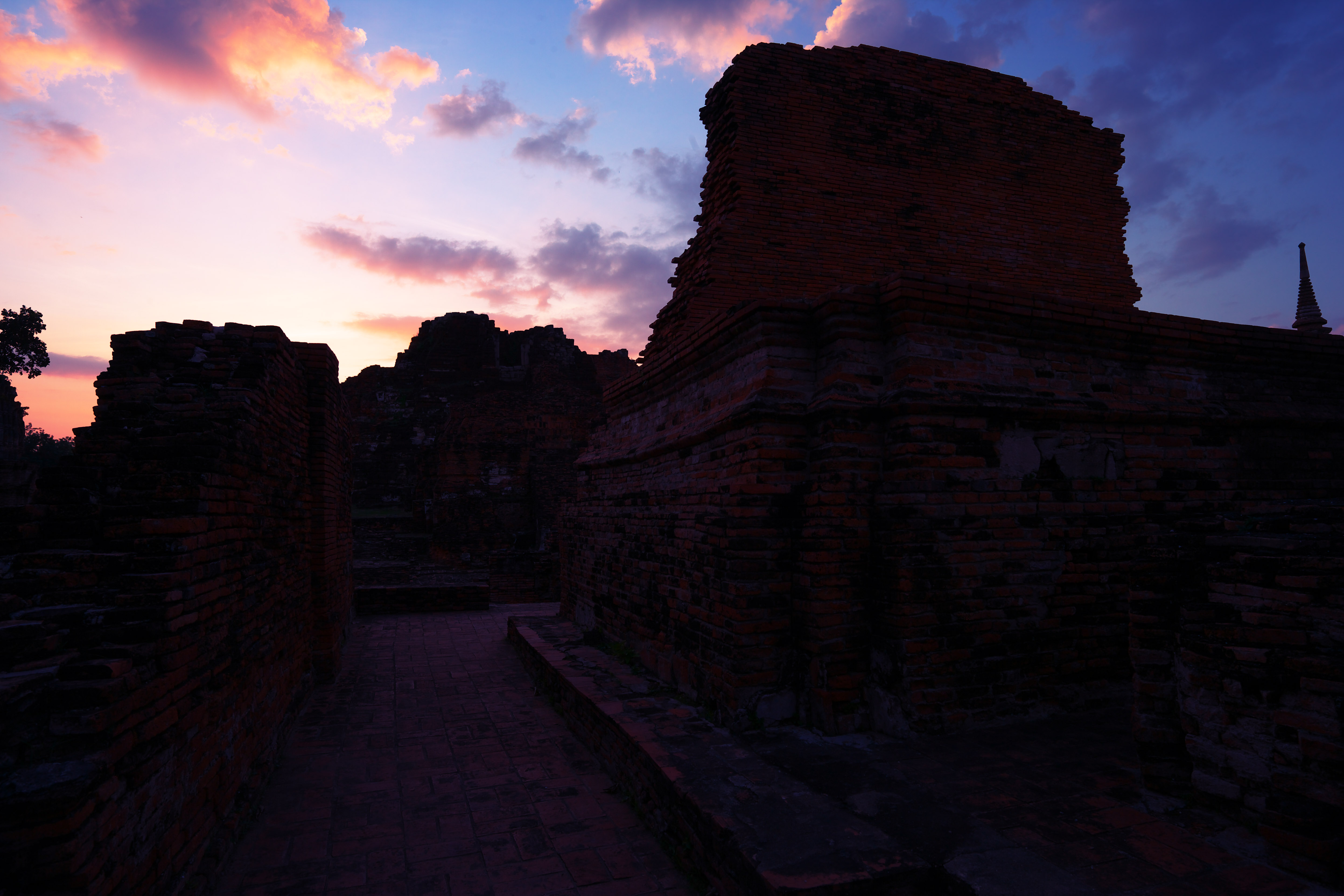 photo,material,free,landscape,picture,stock photo,Creative Commons,Dusk of Wat Phra Mahathat, World's cultural heritage, Buddhism, The ruins, Ayutthaya remains