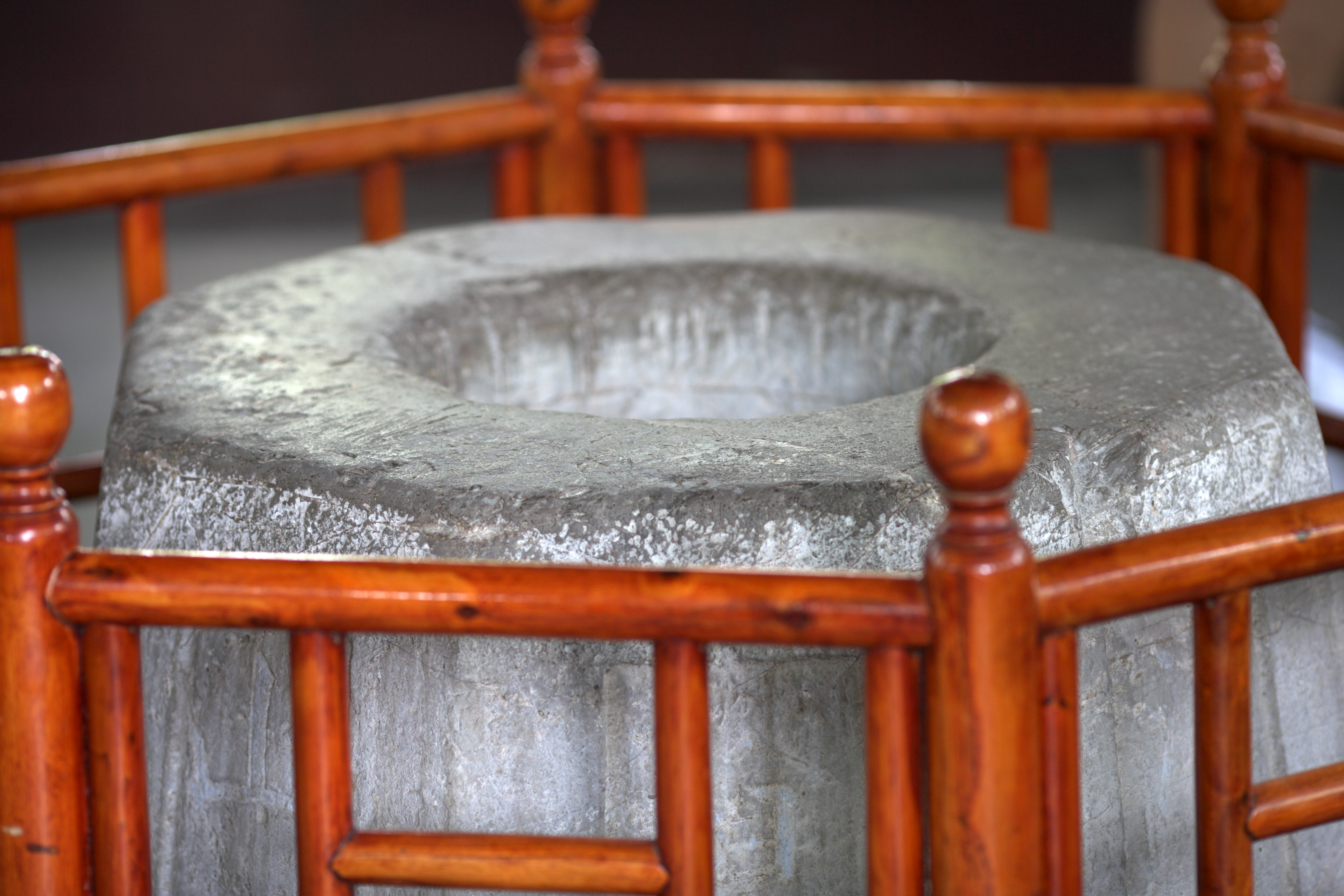photo,material,free,landscape,picture,stock photo,Creative Commons,A well of Zhuozhengyuan, well, stone, world heritage, garden