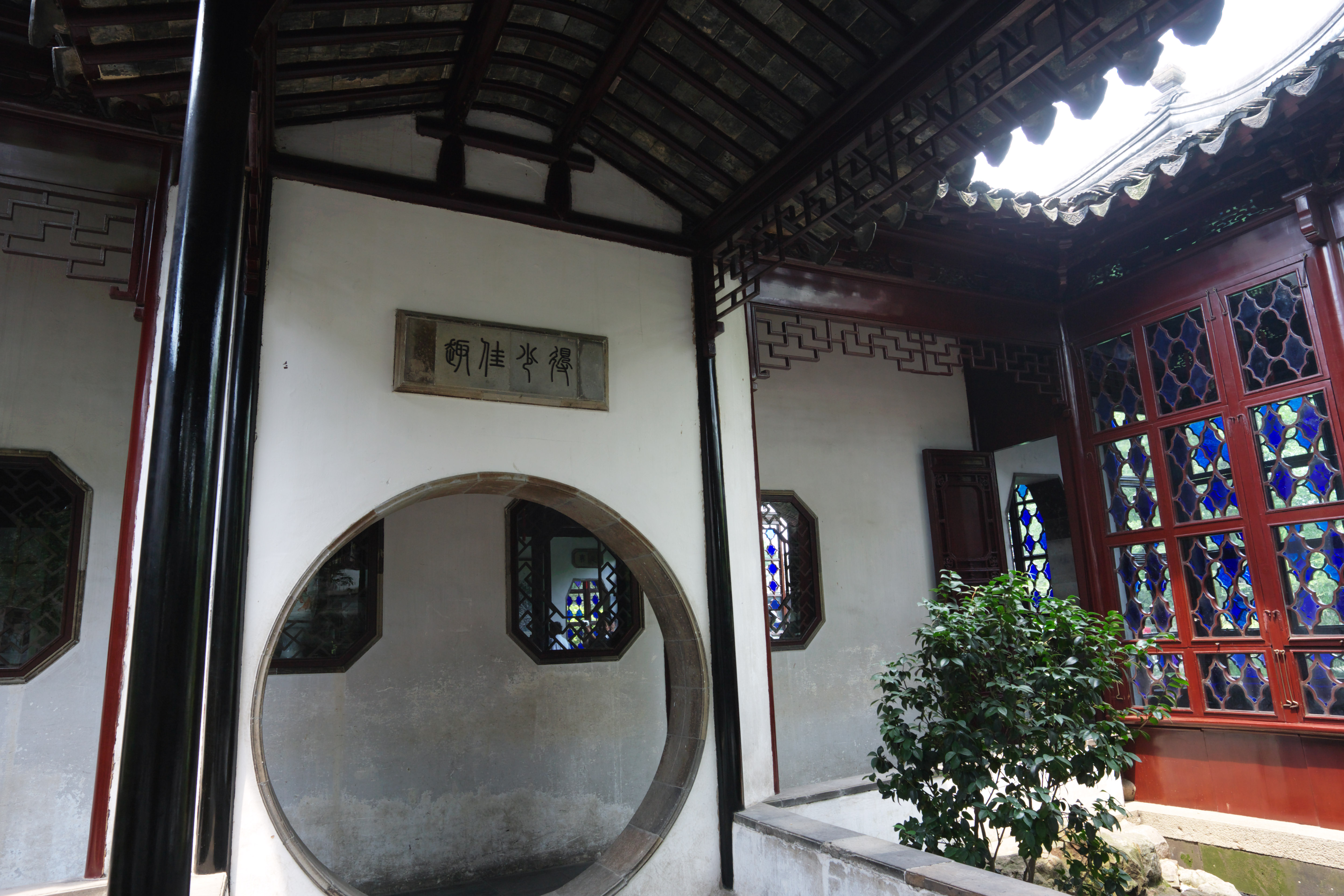 Foto, materieel, vrij, landschap, schilderstuk, bevoorraden foto,Een toegang van 36 mandarijn eendebouten gebouw van Zhuozhengyuan, Architectuur, 36 mandarijn eendebouten gebouw, Cirkel, Tuin
