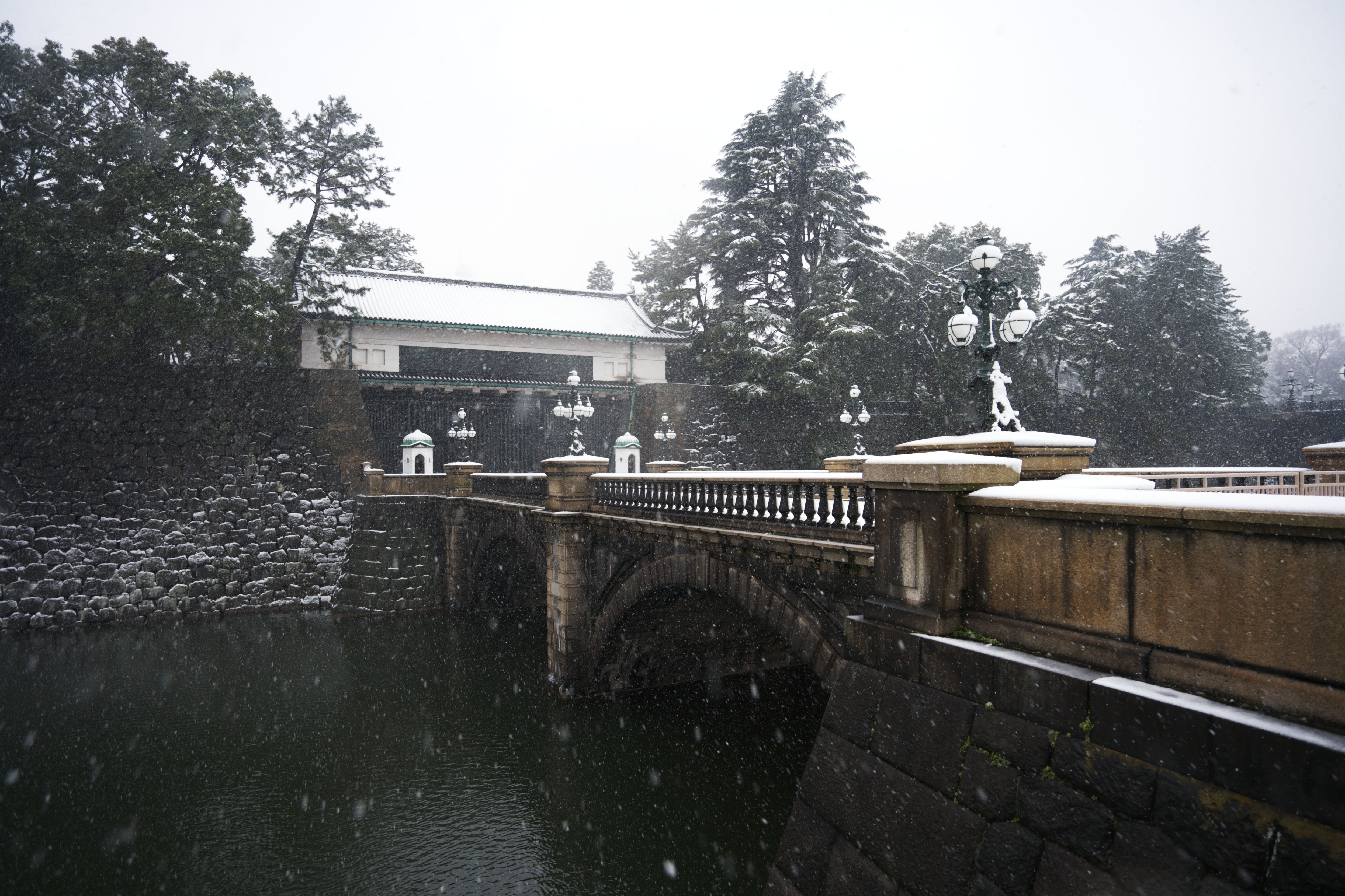 photo,material,free,landscape,picture,stock photo,Creative Commons,Snow Double Bridge, Moat, Palace, Imperial Guard, Snowfall