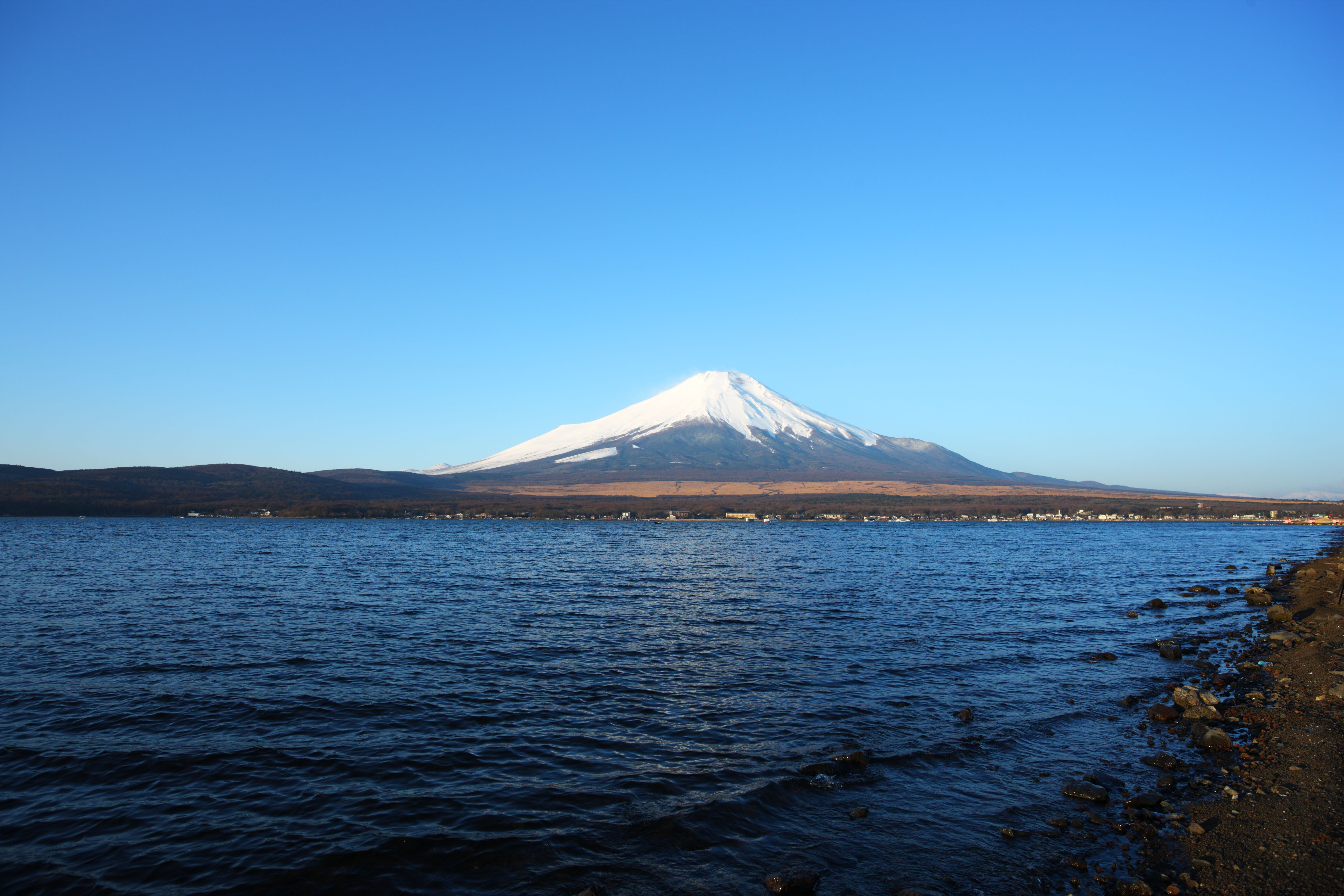 Foto, materiell, befreit, Landschaft, Bild, hat Foto auf Lager,Mt. Fuji, Fujiyama, Die schneebedeckten Berge, Oberflche eines Sees, blauer Himmel