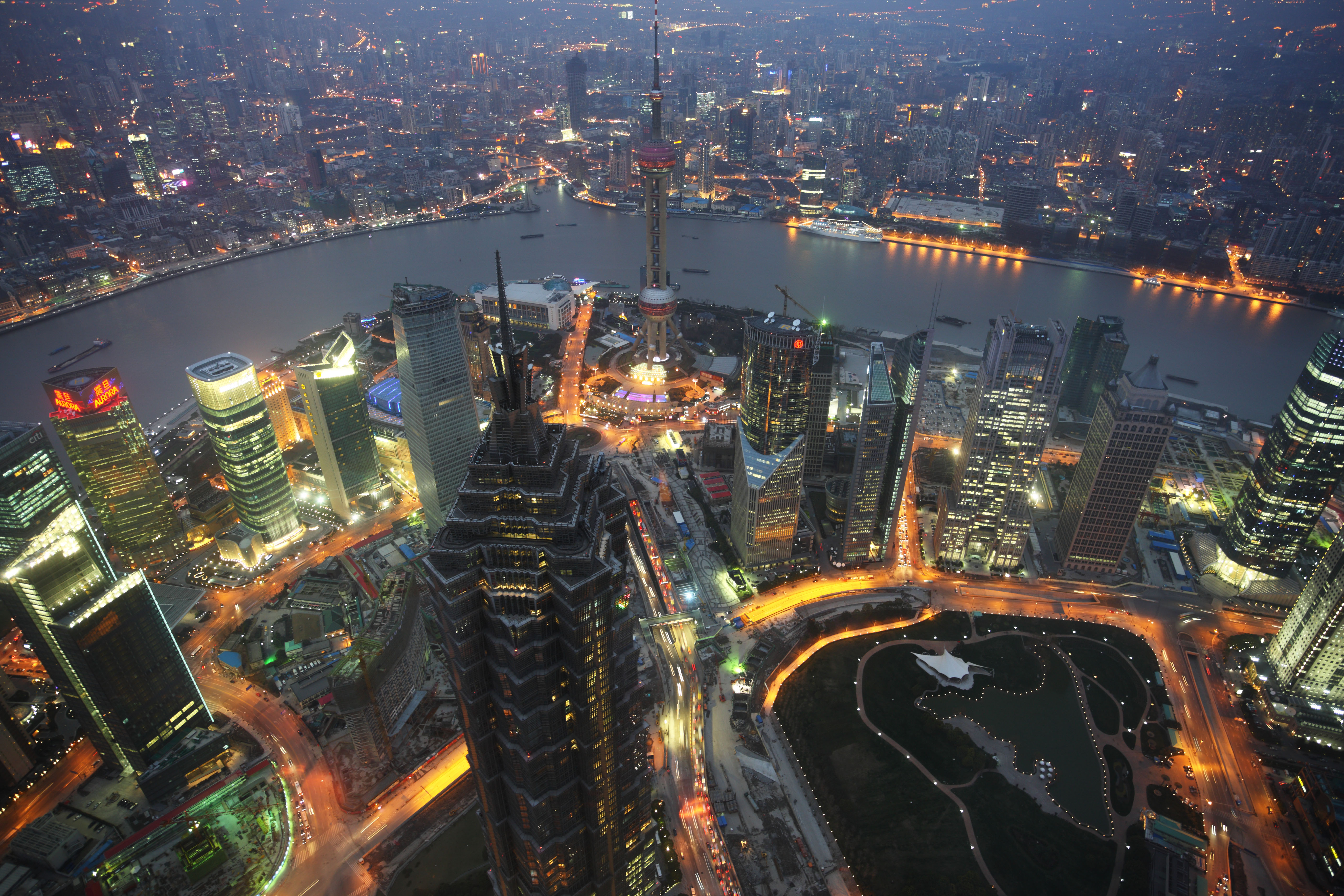 foto,tela,gratis,paisaje,fotografa,idea,Anochecer de Shangai, Vista excelente, Lo enciendo, Tren de pelota de luz de este de reloj; una torre, Rascacielos