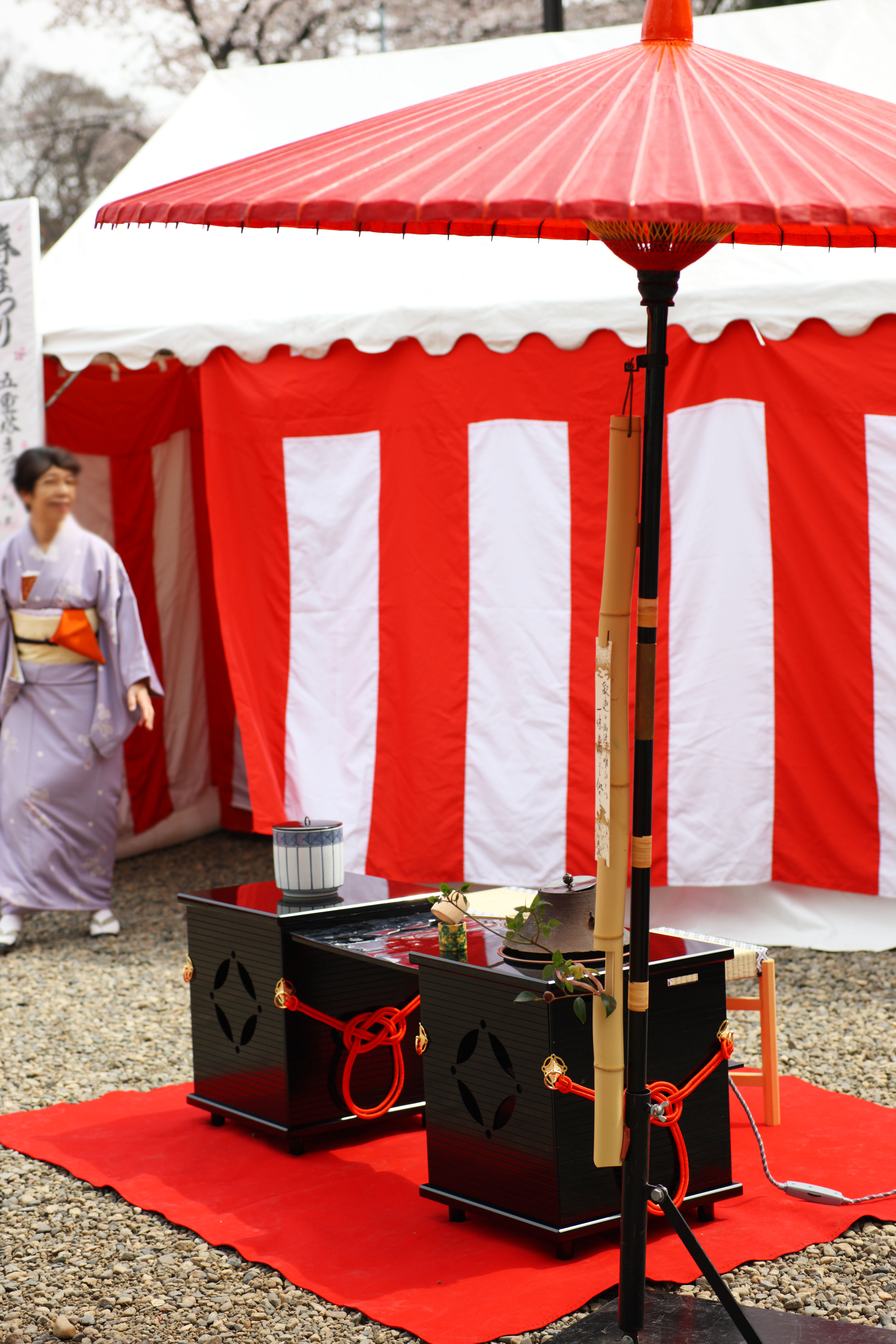 photo,material,free,landscape,picture,stock photo,Creative Commons,An outdoor tea ceremony, Tea ceremony, tea ceremony, sum umbrella, Manners