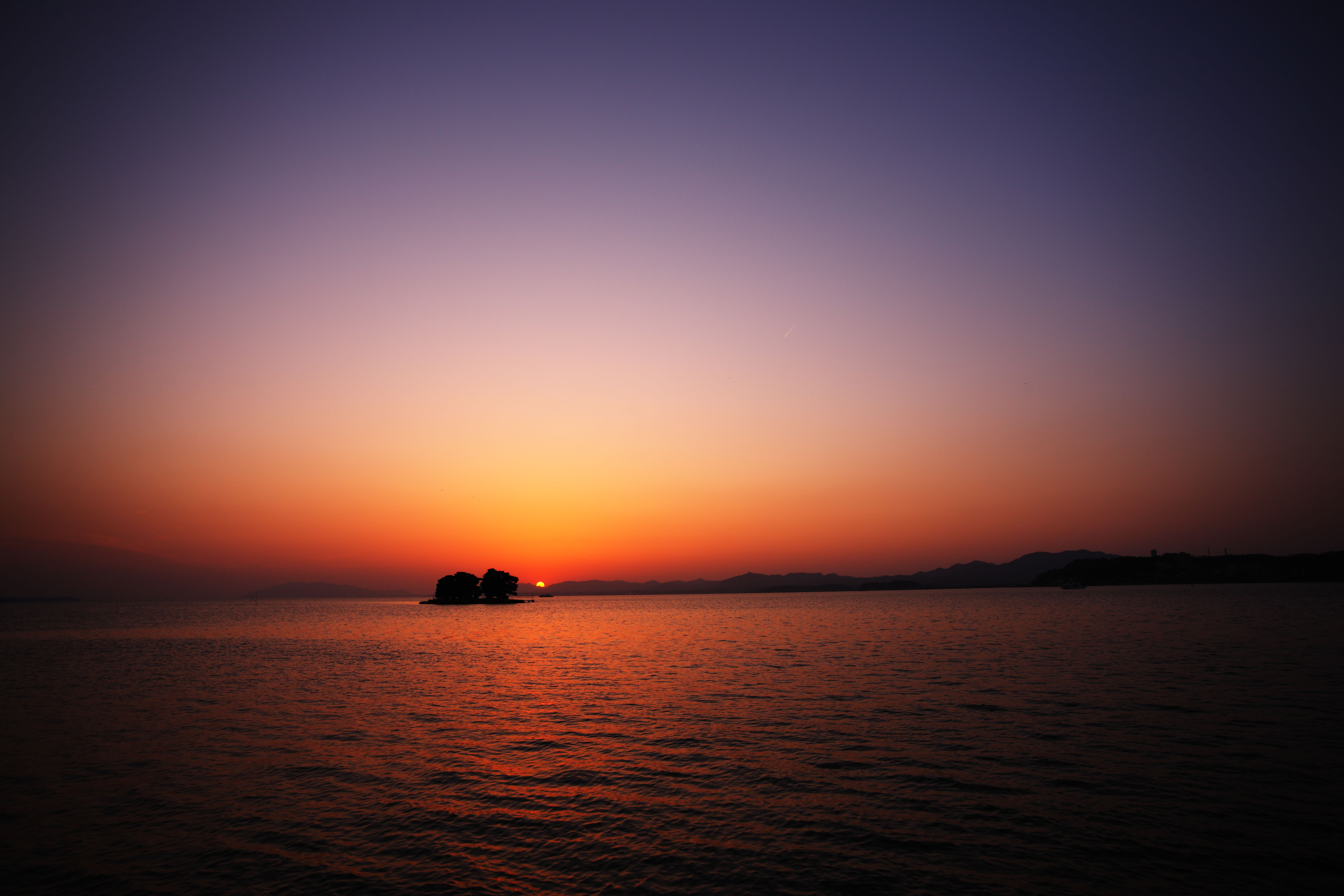 photo,material,free,landscape,picture,stock photo,Creative Commons,The setting sun of Lake Shinji-ko, The sun, The surface of the water, Bride Island, 100 selections of Japanese setting sun