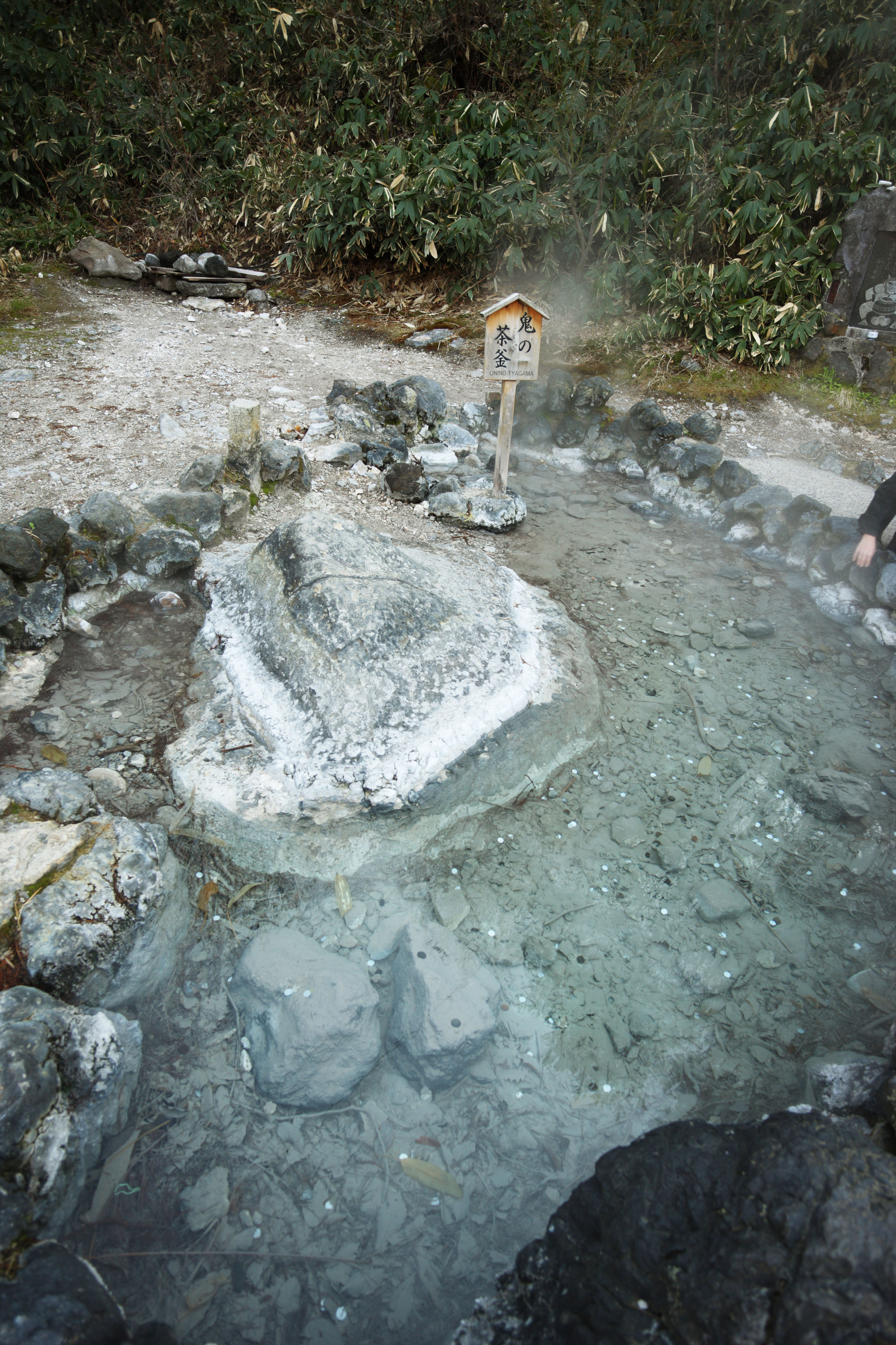 photo,material,free,landscape,picture,stock photo,Creative Commons,The teakettle of the Kusatsu hot spring ogre, rock, hot spring, Sulfur, Hot water