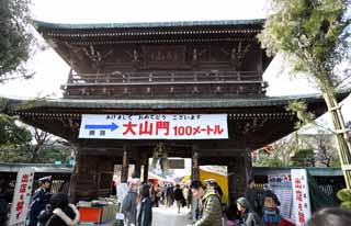 Foto, materieel, vrij, landschap, schilderstuk, bevoorraden foto,De Kawasakidaishi beslistheid poort, Nieuw bezoek van Jaar naar een Shinto heiligdom, Worshiper, Gedecoreerde heilige stro festoon, Boeddhisme architectuur