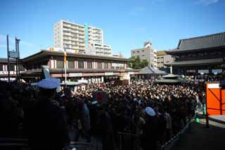 Foto, materieel, vrij, landschap, schilderstuk, bevoorraden foto,Kawasakidaishi Omoto tempel, Nieuw bezoek van Jaar naar een Shinto heiligdom, Worshiper, Grote congestie, De ruime hoofdschuif van een Boeddhist tempel