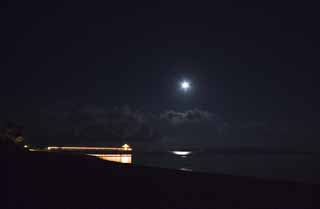 Foto, materiell, befreit, Landschaft, Bild, hat Foto auf Lager,Eine mondbeschienene Nacht von Ishigaki-jima Island, Lastkahn, Feuerzeug, Der Mond, Das Meer