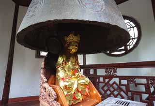 foto,tela,gratis,paisaje,fotografa,idea,Una idea Buddhist del adoptar una sea de campana de la montaa en templo de invierno, Idea Buddhist, Gold, , Buddhism