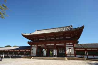 Foto, materiell, befreit, Landschaft, Bild, hat Foto auf Lager,Todai-ji Temple-Tor baute zwischen dem Haupttor und dem Haupthaus der Palast-entworfenen Architektur in der Fujiwara-Periode, Das Tor, hlzernes Gebude, Buddhismus, Tempel