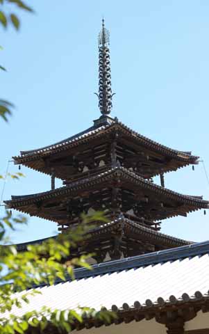 Foto, materieel, vrij, landschap, schilderstuk, bevoorraden foto,Horyu-ji Temple Five Storeyed Pagoda, Boeddhisme, Vijf Storeyed Pagoda, Van hout gebouw, Blauwe lucht