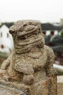 photo,material,free,landscape,picture,stock photo,Creative Commons,Zhujiajiao pair of stone guardian dogs, stone statue, lion, Ten person of vermilion corner views, well Zone head rainbow