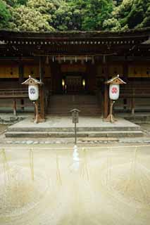 Foto, materieel, vrij, landschap, schilderstuk, bevoorraden foto,Het is een Shinto heiligdom voorkant heiligdom in Uji, Veeg zand, Shinto, Ceremonieel sandpile, Geest-behuizing object