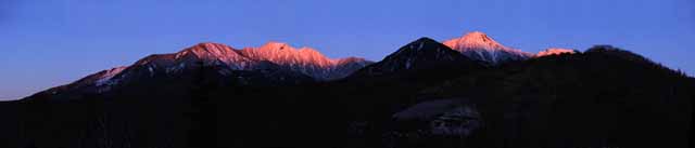 fotografia, materiale, libero il panorama, dipinga, fotografia di scorta,Il lo spuntar del giorno dello Yatsugatake, Le montagne nevose, ridgeline, Il bagliore di mattina, cielo blu