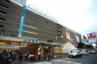 Foto, materieel, vrij, landschap, schilderstuk, bevoorraden foto,Shinjuku Posteren zich, Restaurant, Signboard, Politieauto, Stationeer gebouw